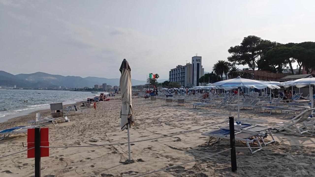 Karina, To The Beach With Terrace And Private Parking Савона Екстер'єр фото