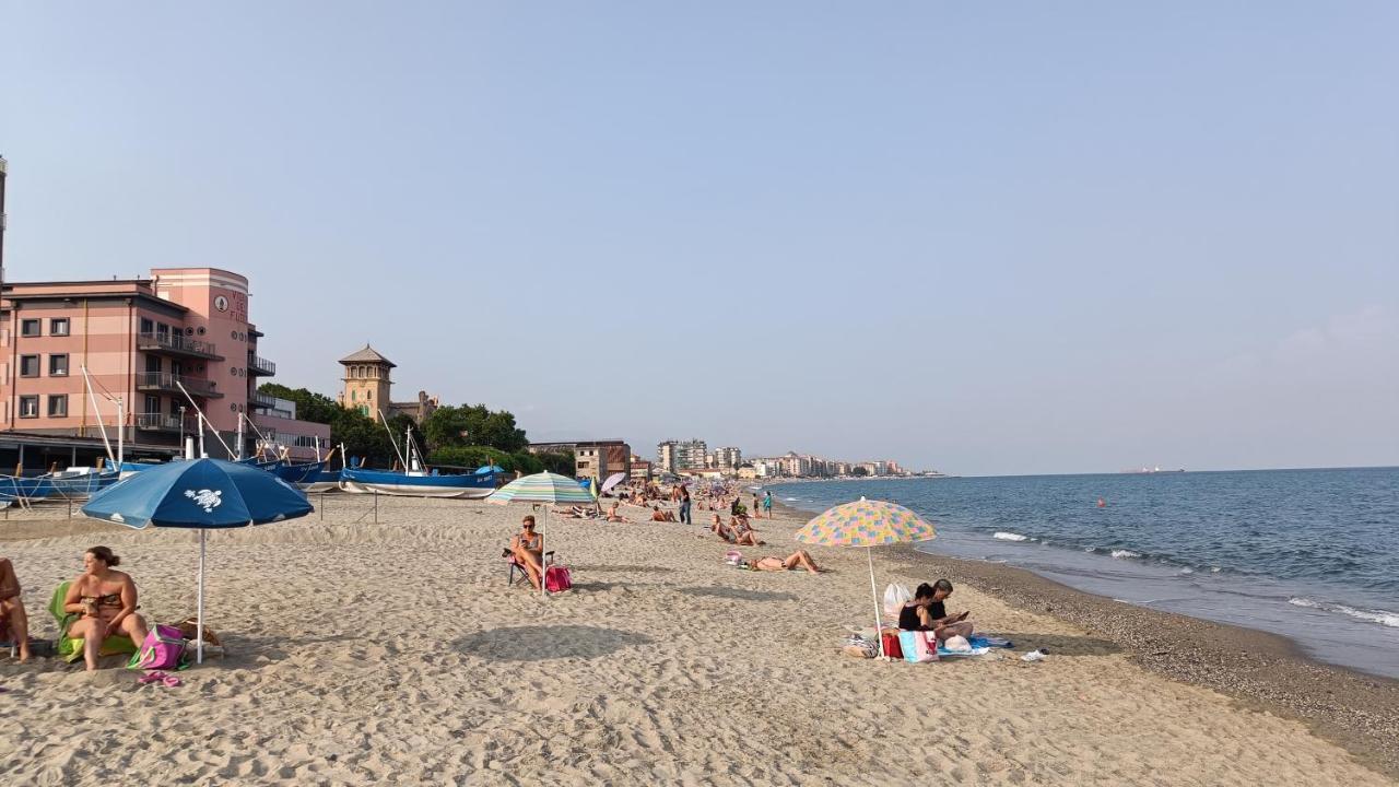Karina, To The Beach With Terrace And Private Parking Савона Екстер'єр фото